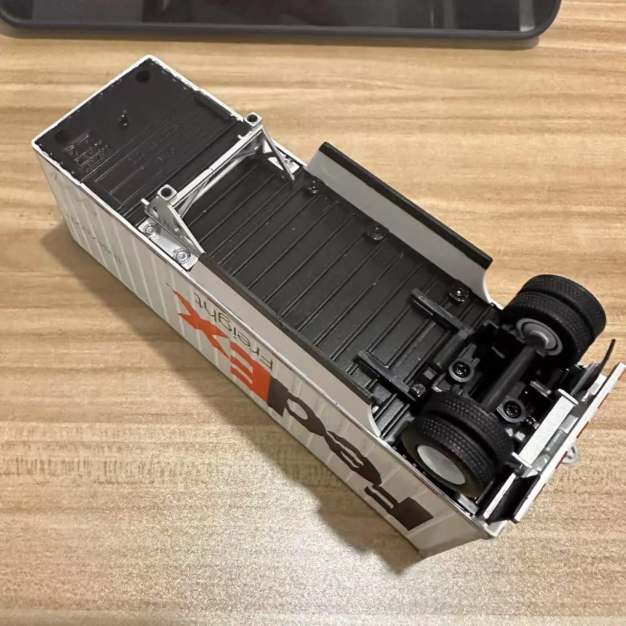 Express Shipping Logistics Tractor Semi-trailer Container Container Model Car Model Collection Brand New with Packaging
Express Shipping Logistics Tractor Semi-trailer Container Container Model Car Model Collection Brand New with Packaging