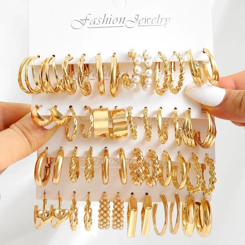Golden Pearl Buckle Earring Set for Women's Jewelry Pendant Retro Round Geometric Pendant Earrings Fashion Gift
Golden Pearl Buckle Earring Set for Women's Jewelry Pendant Retro Round Geometric Pendant Earrings Fashion Gift
