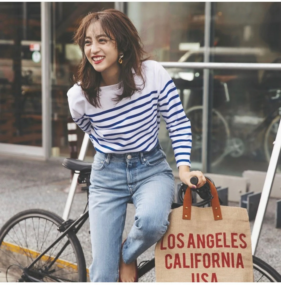 Полосатая футболка из чистого хлопка, женская одноплечная футболка с вышивкой, темно-синяя, весенняя мода, подставка для поездок на работу, подходит для девятирусной базовой S...
Полосатая футболка из чистого хлопка, женская одноплечная футболка с вышивкой, темно-синяя, весенняя мода, подставка для поездок на работу, подходит для девятирусной базовой S...