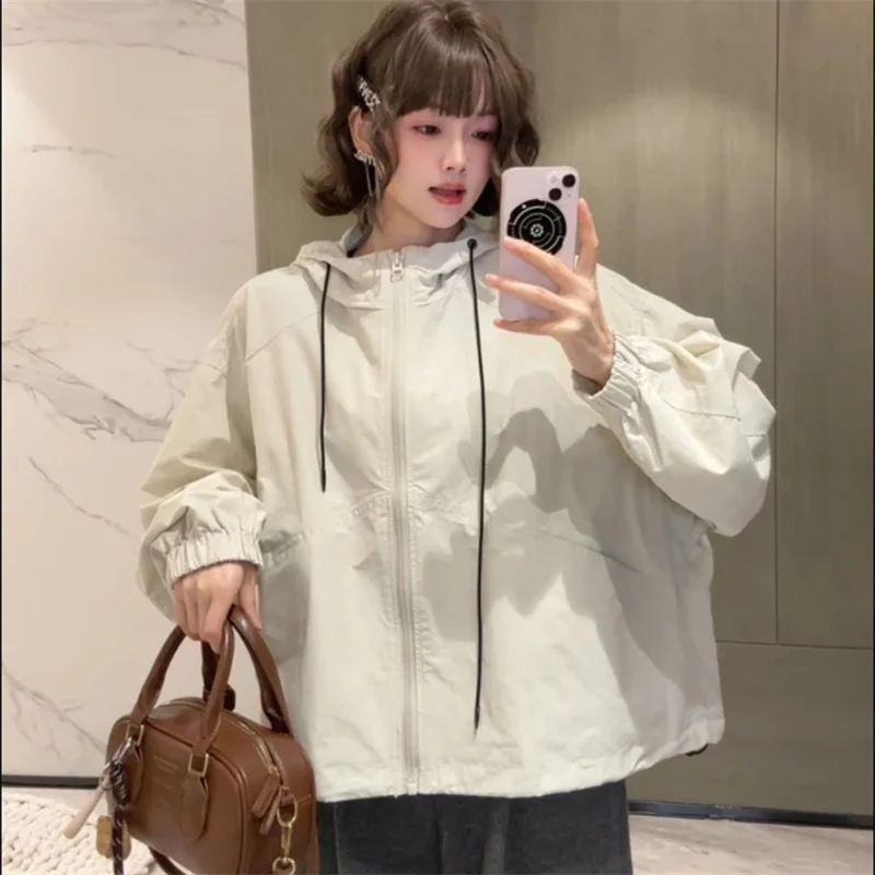 2025 New Female Thin Hooded Jacket Women Breathable Sun Protection Clothing Femme Middle-Aged Mom Summer Sun Protection Shirt
2025 New Female Thin Hooded Jacket Women Breathable Sun Protection Clothing Femme Middle-Aged Mom Summer Sun Protection Shirt