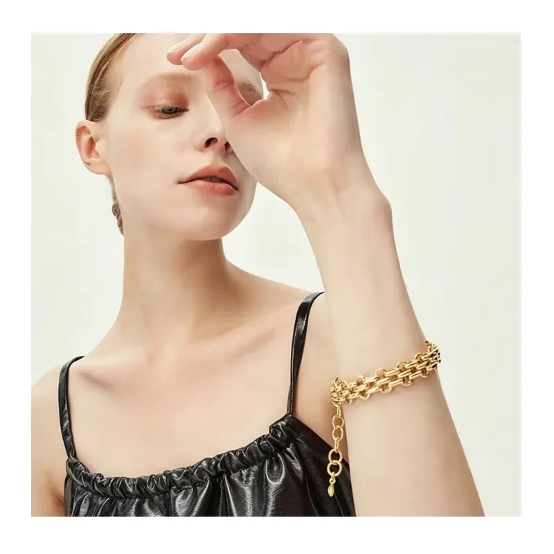 Gold Chain Bracelet Wind Light Luxury High-end Sense Fashion Niche Personality Design Sense Jewelry
Gold Chain Bracelet Wind Light Luxury High-end Sense Fashion Niche Personality Design Sense Jewelry