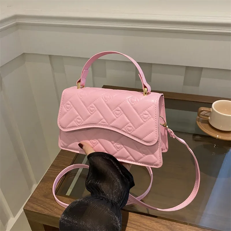 Rhombus Xiaoxiangfeng bag women's fashion versatile woven pattern small square bag
Rhombus Xiaoxiangfeng bag women's fashion versatile woven pattern small square bag