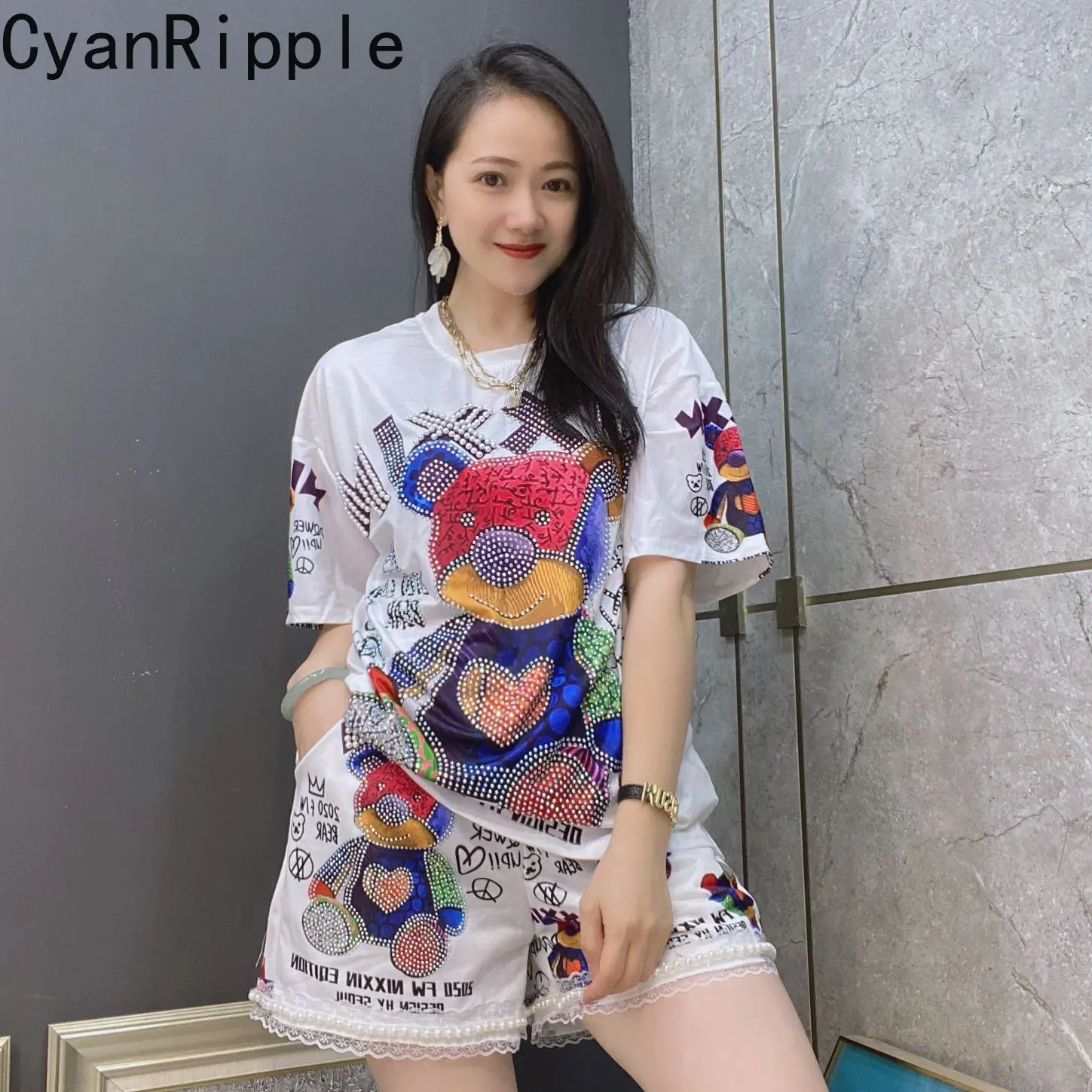 New Summer Women Two-piece Set Hot Diamonds Cartoon Loose Short Sleeve T-shirt Top + Beading Lace Elastic Waist Casual Shorts
New Summer Women Two-piece Set Hot Diamonds Cartoon Loose Short Sleeve T-shirt Top + Beading Lace Elastic Waist Casual Shorts