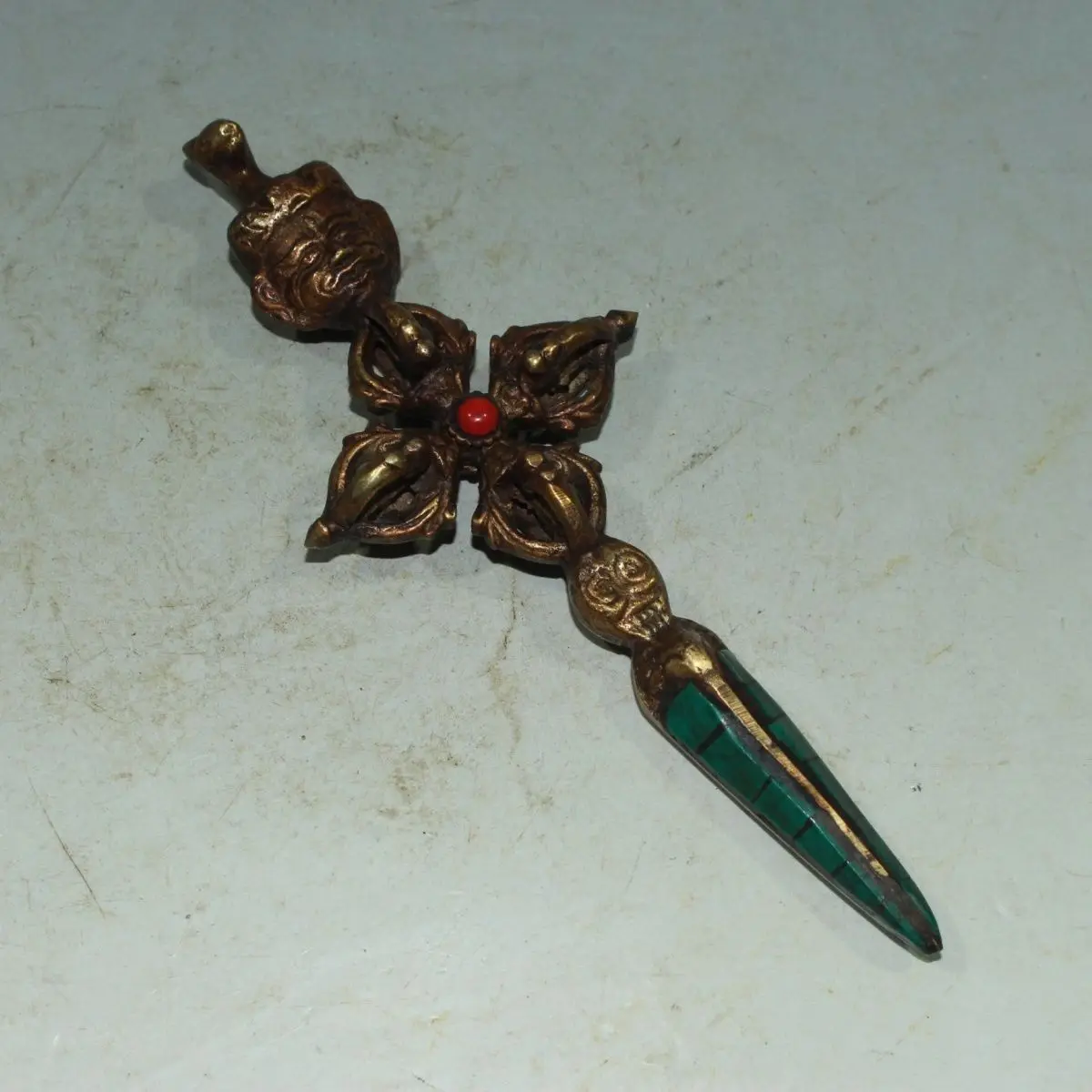 Antique Xizang Tantra Dharma Artifact Pure Copper Inlaid with Five-stranded Blade Vajra Pestle Vajra Pestle Skull Moon Blade Vaj
Antique Xizang Tantra Dharma Artifact Pure Copper Inlaid with Five-stranded Blade Vajra Pestle Vajra Pestle Skull Moon Blade Vaj