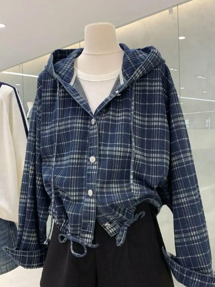 Японская короткая ретро-рубашка в клетку с джинсовой курткой-худи в клетку, новинка 2026 года, верхняя одежда для ранней весны
Японская короткая ретро-рубашка в клетку с джинсовой курткой-худи в клетку, новинка 2026 года, верхняя одежда для ранней весны