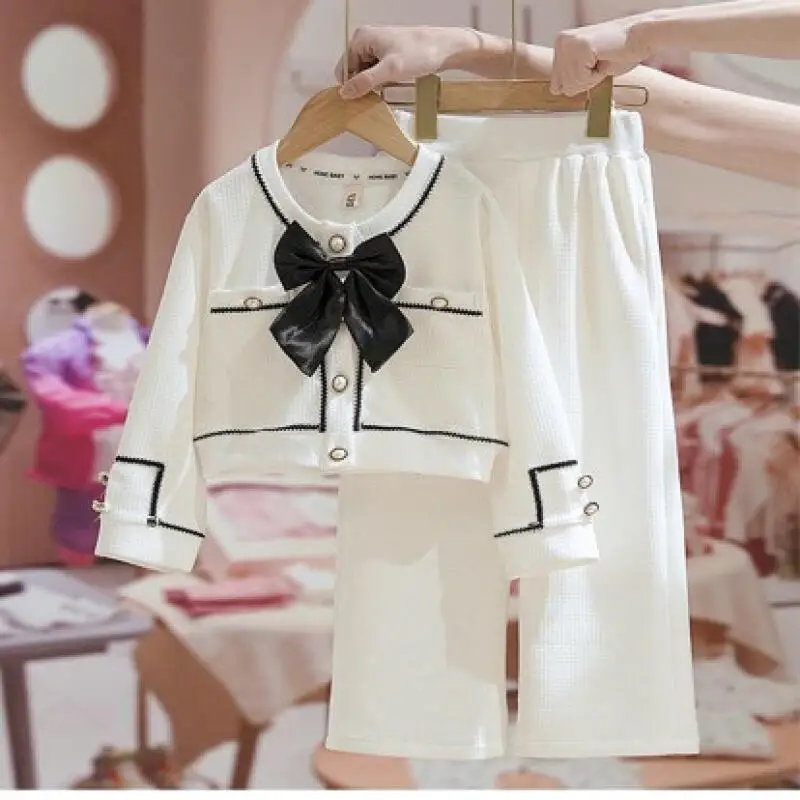 Новинка: Комплект для девочек (весна-осень) – Удобный костюм из двух предметов (пальто и брюки) в корейском стиле для детей постарше
Новинка: Комплект для девочек (весна-осень) – Удобный костюм из двух предметов (пальто и брюки) в корейском стиле для детей постарше