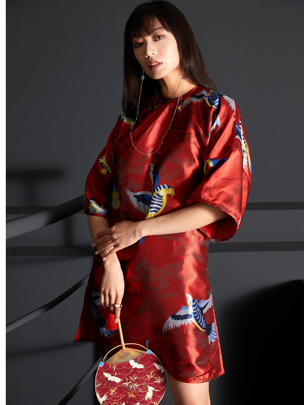 Retro Chinese Style Long Qipao Dress Original Design Sleeveless Skirt Daily Wear High Slit Floral Print for Women
Retro Chinese Style Long Qipao Dress Original Design Sleeveless Skirt Daily Wear High Slit Floral Print for Women