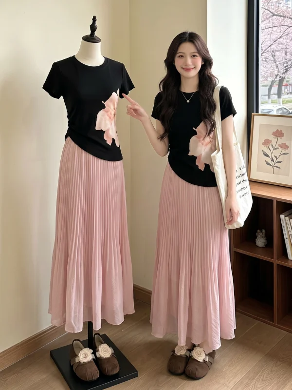 Summer Fashion Set Women's plus Size Black Flower Print Short Sleeve Pink Skirt Two-Piece Suit Casual Comfortable Workwear
Summer Fashion Set Women's plus Size Black Flower Print Short Sleeve Pink Skirt Two-Piece Suit Casual Comfortable Workwear