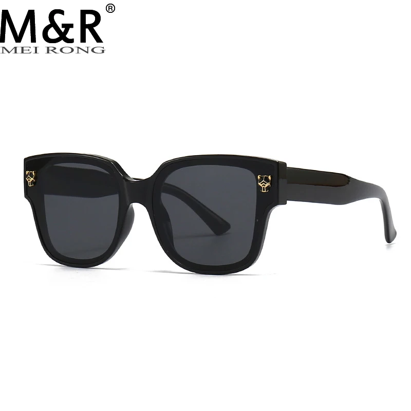 Fashion New Gradient Square Women's Sunglasses Metal Skull Head Wide Leg Eyeglasses Frame Outdoor Men's Riding Glasses UV400
Fashion New Gradient Square Women's Sunglasses Metal Skull Head Wide Leg Eyeglasses Frame Outdoor Men's Riding Glasses UV400