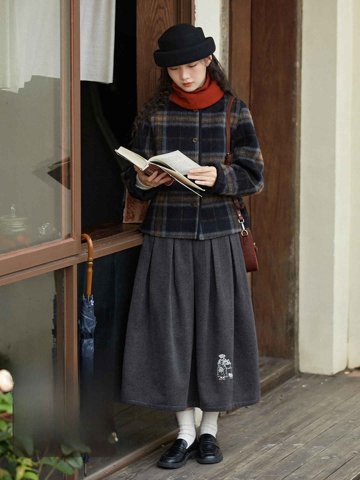 Thiened ey Embroidered Woolen Skirt Women's Winter Warm Casual Sle mid Waist A-Line Skirt by Stitching
Thiened ey Embroidered Woolen Skirt Women's Winter Warm Casual Sle mid Waist A-Line Skirt by Stitching