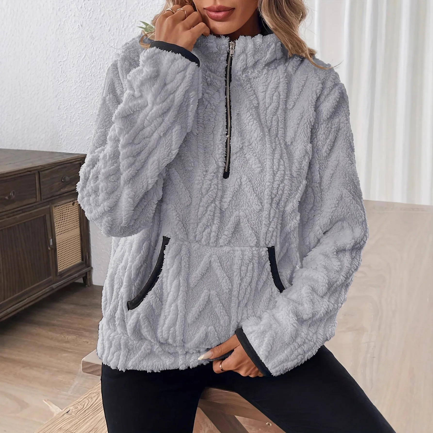 Двусторонний флисовый пуловер с полуоткрытым воротником, толстовка с капюшоном, осень-зима 2026, однотонный мягкий и удобный топ в евро-американском стиле
Двусторонний флисовый пуловер с полуоткрытым воротником, толстовка с капюшоном, осень-зима 2026, однотонный мягкий и удобный топ в евро-американском стиле