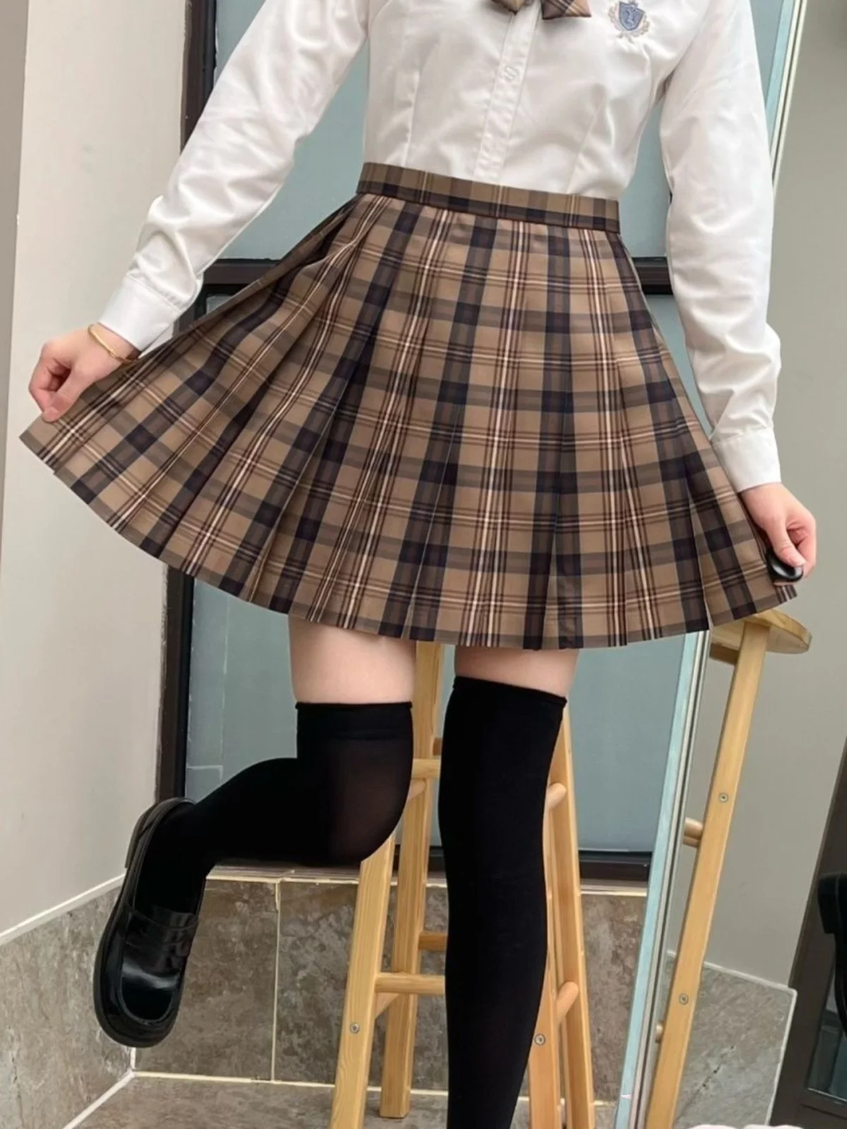 Original Design Brown Plaid Skirt Set College Style Half-length Two-piece Suit Long Sleeve Ladies' Fashion Student Uniform
Original Design Brown Plaid Skirt Set College Style Half-length Two-piece Suit Long Sleeve Ladies' Fashion Student Uniform