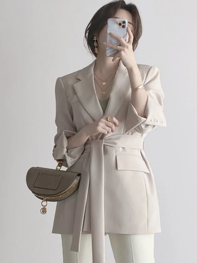 Autumn Women Blazer with Belt New Korean-Style Casual Solid-Color Suit Jacket, Stylish Office-Style Chic Workwear Business Coat
Autumn Women Blazer with Belt New Korean-Style Casual Solid-Color Suit Jacket, Stylish Office-Style Chic Workwear Business Coat