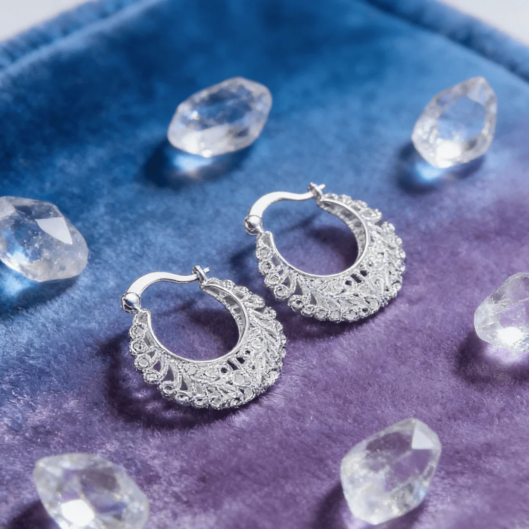 925 Sterling Silver Exquisite Hollow Carved Drop Earrings for Women Wedding Party Fashion Jewelry Christmas Gifts
925 Sterling Silver Exquisite Hollow Carved Drop Earrings for Women Wedding Party Fashion Jewelry Christmas Gifts