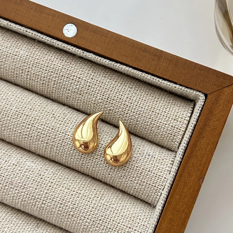 Classic Elegant Simple Stainless Steel Stud Earrings for Women, Water Drop Shape, Asymmetrical Design, All Seasons Jewelry
Classic Elegant Simple Stainless Steel Stud Earrings for Women, Water Drop Shape, Asymmetrical Design, All Seasons Jewelry