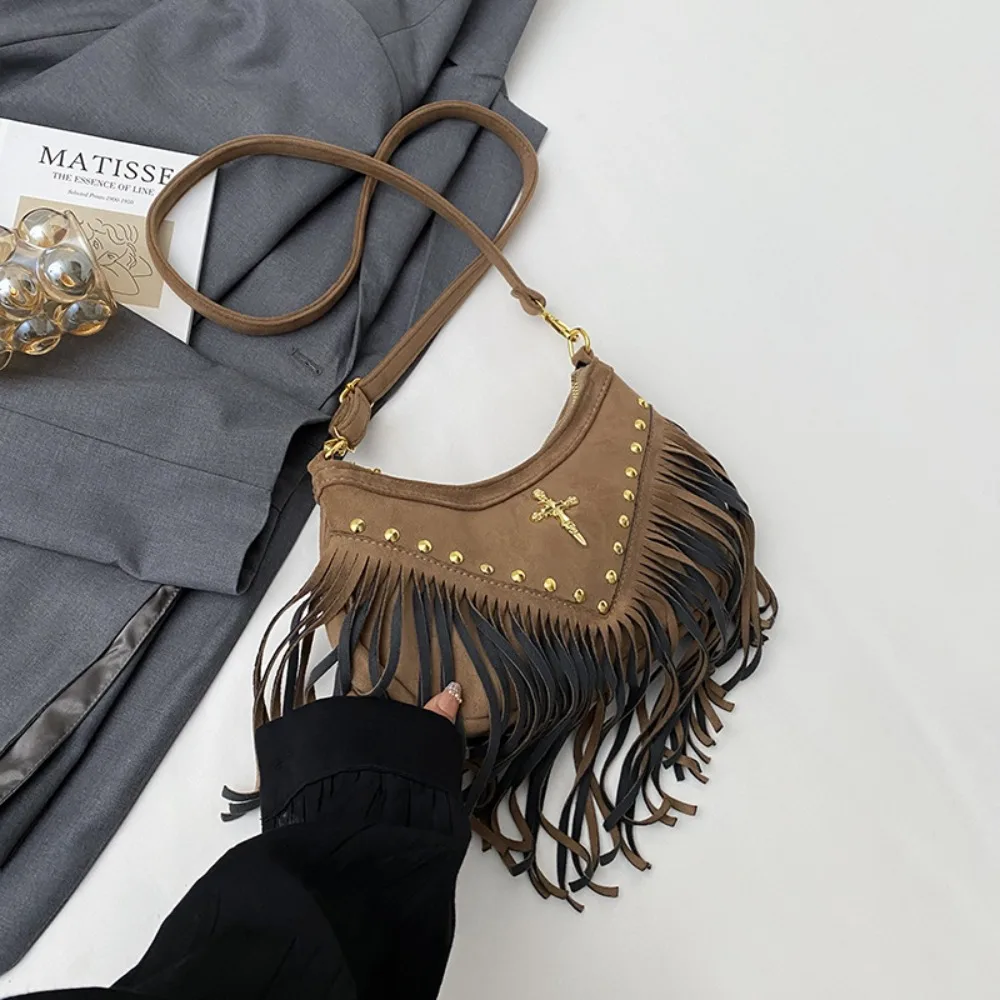 Sweet Korean Style Tassel Shoulder Bag Vintage Rivet Suede Crossbody Bag Large Capacity PU Leather Ethnic Style Handbag Outdoor
Sweet Korean Style Tassel Shoulder Bag Vintage Rivet Suede Crossbody Bag Large Capacity PU Leather Ethnic Style Handbag Outdoor