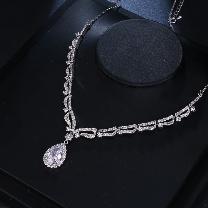 Fashion Minimalist Zircon Necklace, Adjustable Full Paved Water Drop Pendant, Elegant Jewelry for Bridesmaid & Gift
Fashion Minimalist Zircon Necklace, Adjustable Full Paved Water Drop Pendant, Elegant Jewelry for Bridesmaid & Gift