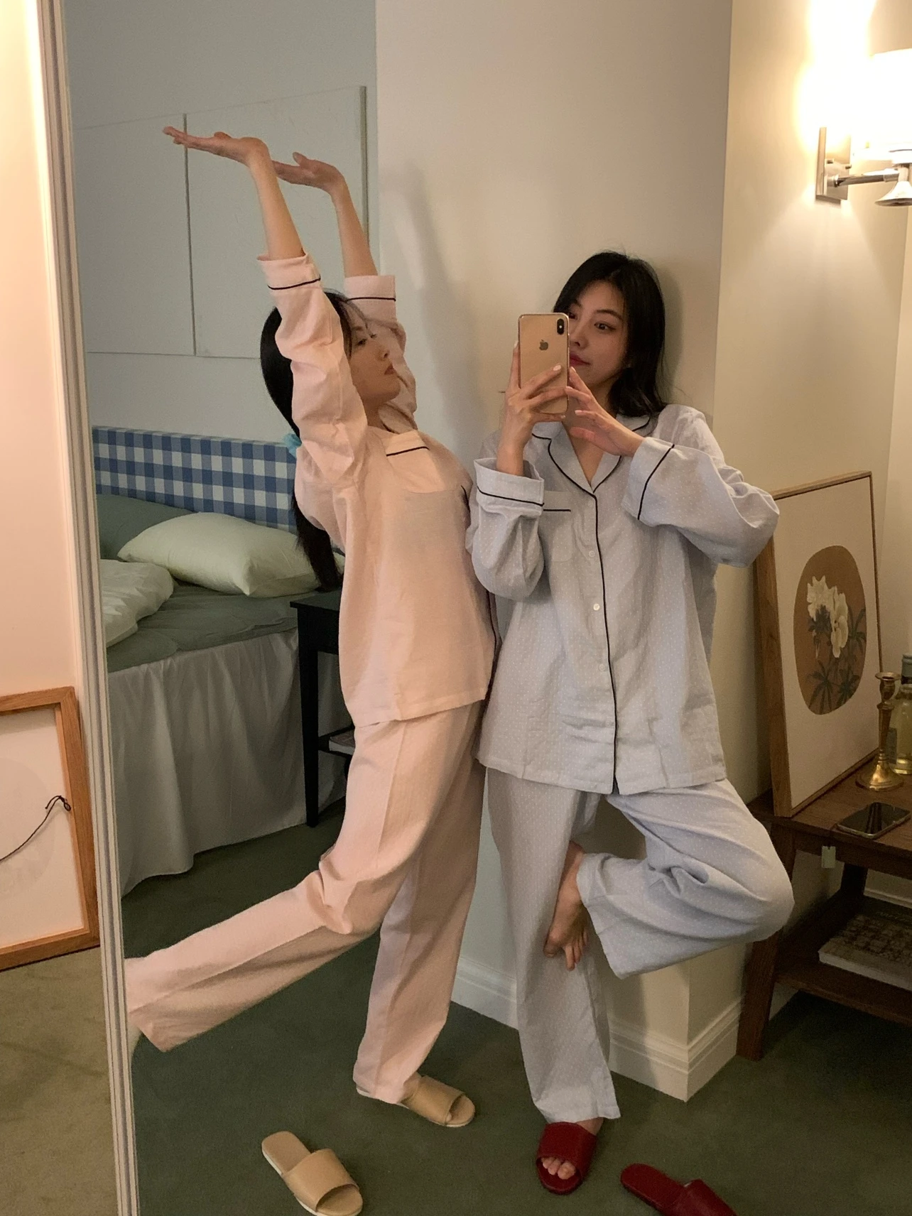 Moment FutureDouble layered jacquard pajama two-piece set with contrasting lapel collar and long sleeved men's and women's coupl
Moment FutureDouble layered jacquard pajama two-piece set with contrasting lapel collar and long sleeved men's and women's coupl