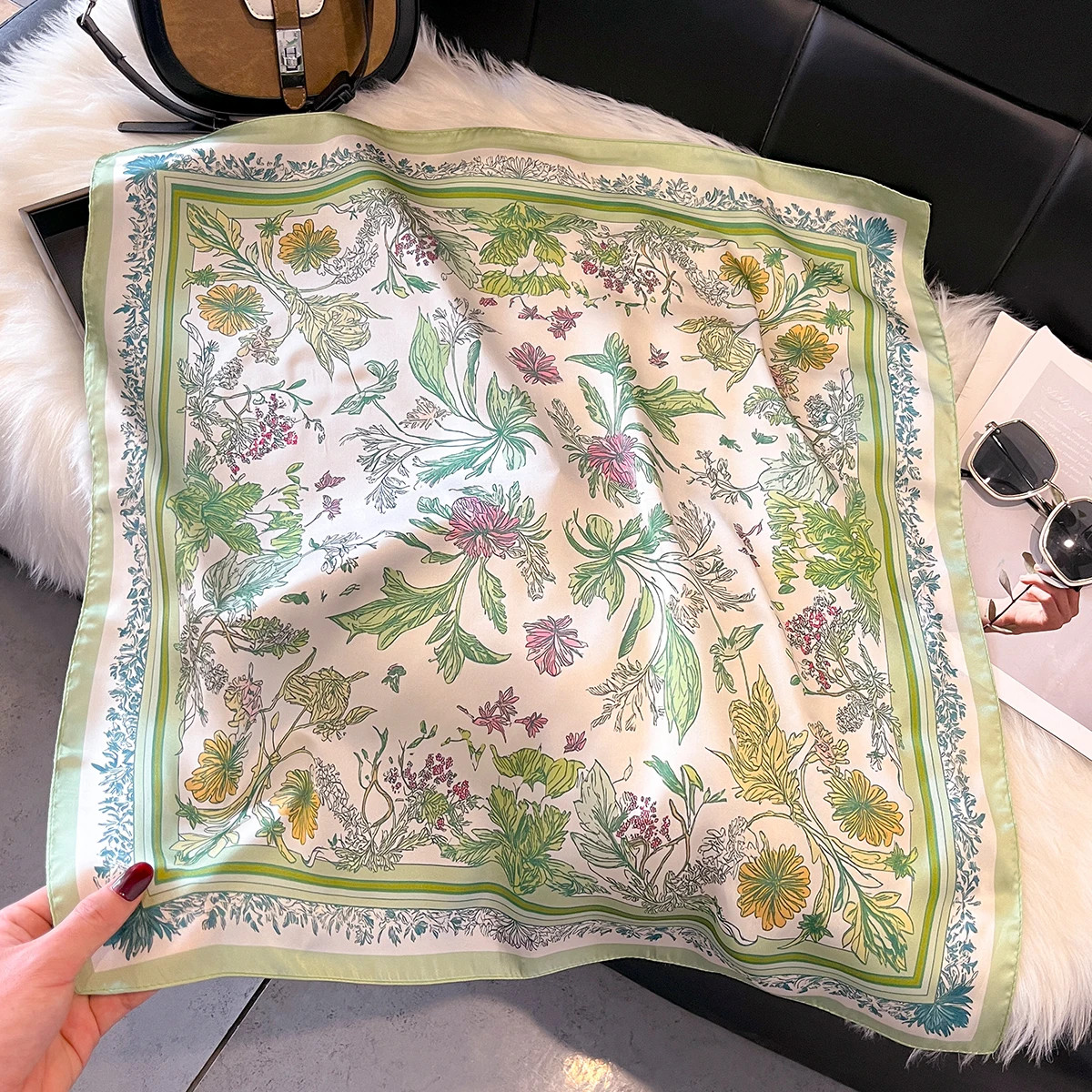 2026 New Floral Printed Square Scarf Women's Spring and Summer Polyester Fiber Scarf Fashion Bag Ribbon Hair Bands Bandana
2026 New Floral Printed Square Scarf Women's Spring and Summer Polyester Fiber Scarf Fashion Bag Ribbon Hair Bands Bandana