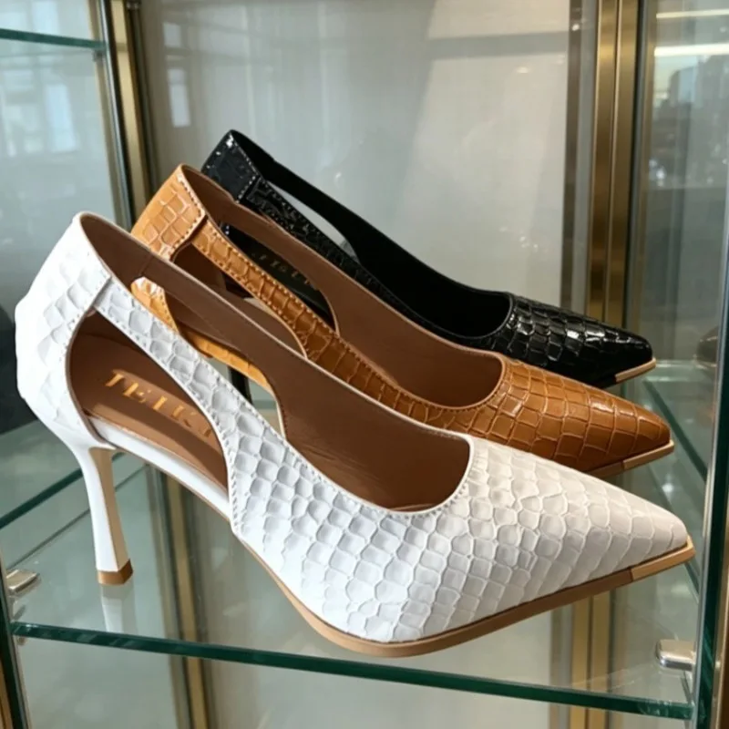 Hollow out temperament French sexy spring and summer new women's pointed side shallow mouth single shoe
Hollow out temperament French sexy spring and summer new women's pointed side shallow mouth single shoe