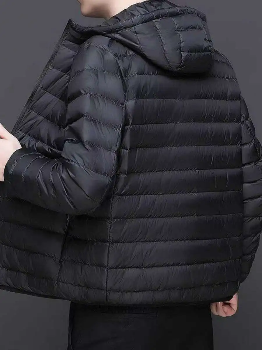 Легкая хлопковая куртка с флисовой подкладкой для мужчин, новая модная зимняя теплая куртка с воротником-стойкой и капюшоном, защита от холода
Легкая хлопковая куртка с флисовой подкладкой для мужчин, новая модная зимняя теплая куртка с воротником-стойкой и капюшоном, защита от холода