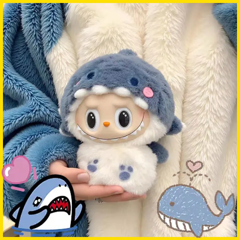 For Labubu 17cm Cute Little Shark Baby Clothes Sitting Party Clothes Set Baby Hat Changing Surprise Holiday Gift Accessories
For Labubu 17cm Cute Little Shark Baby Clothes Sitting Party Clothes Set Baby Hat Changing Surprise Holiday Gift Accessories