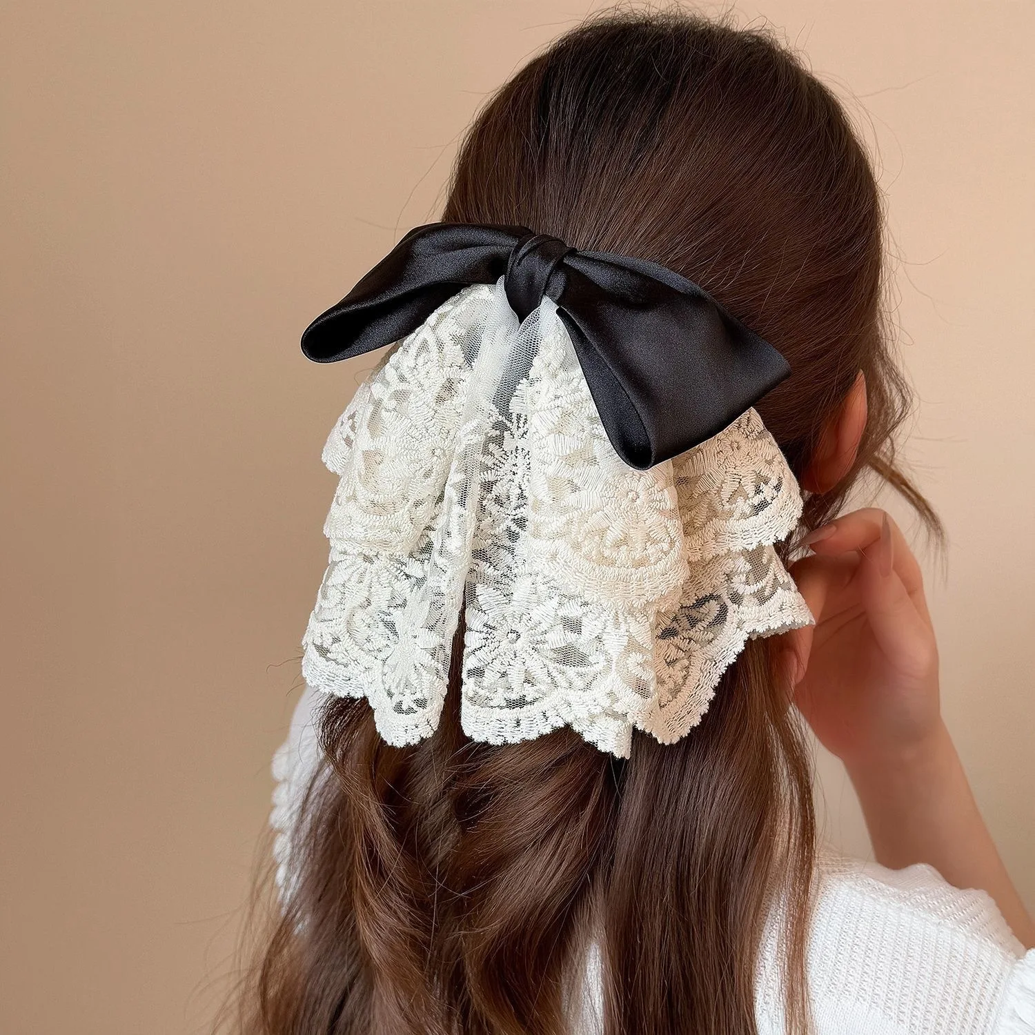 Lace bow ponytail clip high-end ballet style elegant grab clip back head hairpin girl
Lace bow ponytail clip high-end ballet style elegant grab clip back head hairpin girl