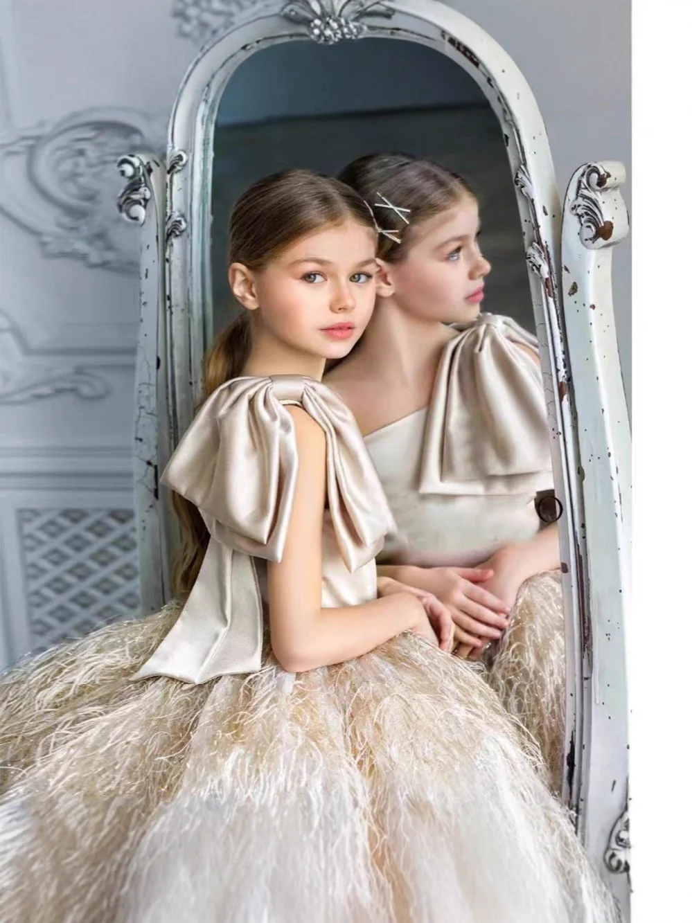 Custom Gold Feather One Shoulder Flower Girl Dress First Christmas Dress Wedding Party Gown for Girls فساتين اطفال س
Custom Gold Feather One Shoulder Flower Girl Dress First Christmas Dress Wedding Party Gown for Girls فساتين اطفال س