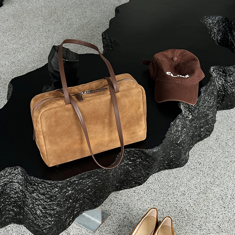 Новинка 2025 года, зимняя женская замшевая кожаная сумка, модная сумка через плечо из натуральной кожи, женские роскошные квадратные меховые сумки на плечо
Новинка 2025 года, зимняя женская замшевая кожаная сумка, модная сумка через плечо из натуральной кожи, женские роскошные квадратные меховые сумки на плечо