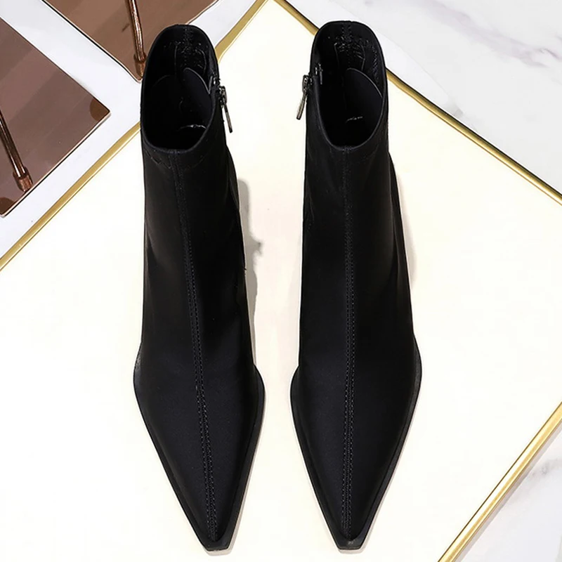 2025 New Autumn Winter Shoes Women Boots Fashion short boots pointed tip Elastic boots chunky heel Women Ankle boots side zipper
2025 New Autumn Winter Shoes Women Boots Fashion short boots pointed tip Elastic boots chunky heel Women Ankle boots side zipper