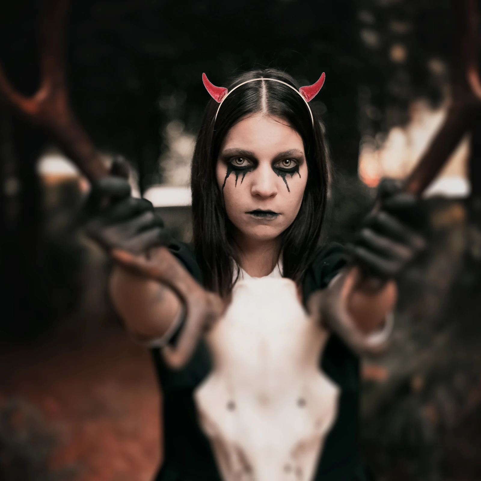 1pc Devil Horn Hair Hoop Glitter Alloy Horn Headband Halloween Witch Cosplay Costume Props Party Headpiece Hairband
1pc Devil Horn Hair Hoop Glitter Alloy Horn Headband Halloween Witch Cosplay Costume Props Party Headpiece Hairband