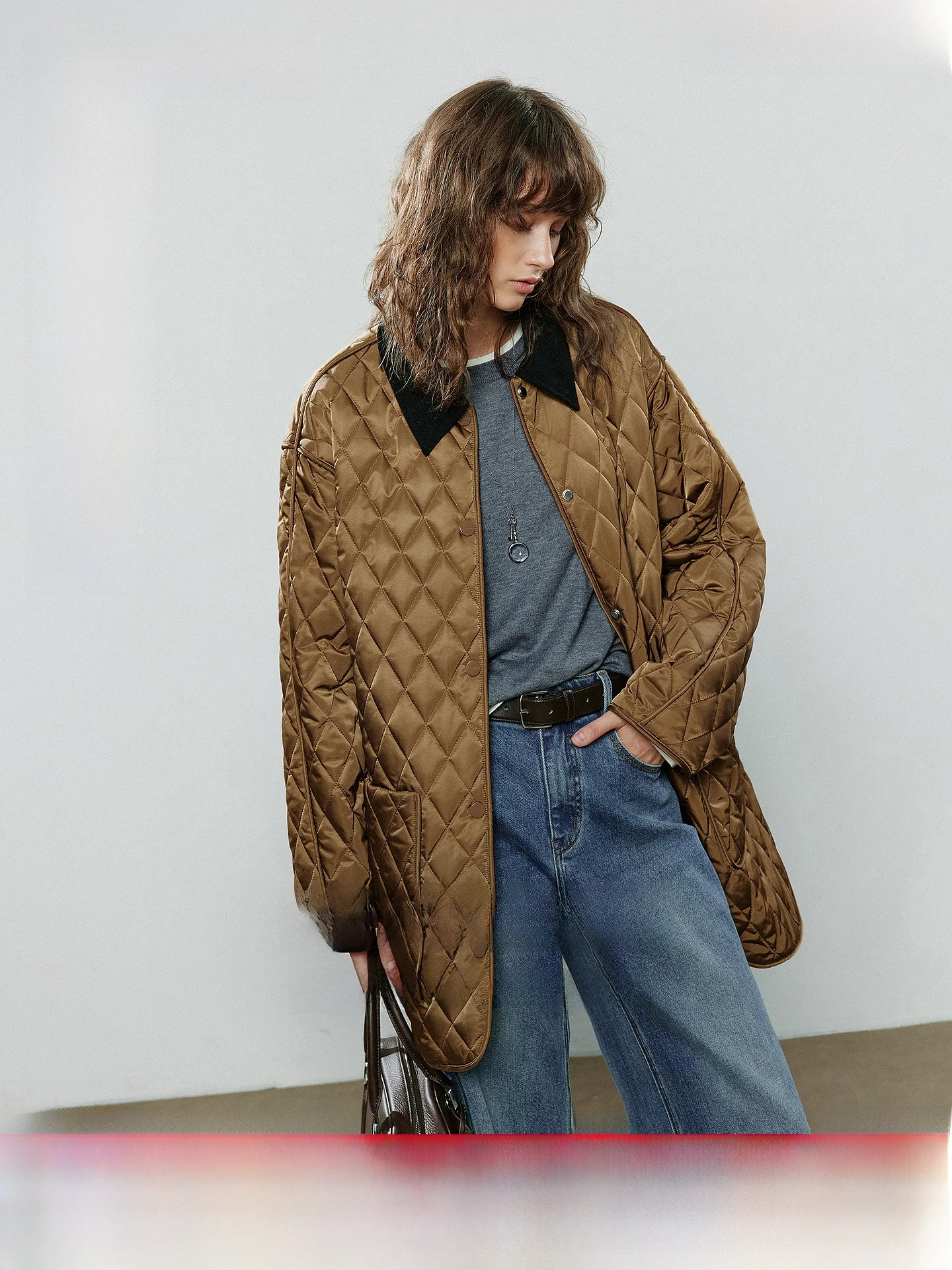 Loose Women's Cotton Jaet 2025 Winter New Sle Retro Diamond Pattern Silk Brown Light Luxury Cotton Coat
Loose Women's Cotton Jaet 2025 Winter New Sle Retro Diamond Pattern Silk Brown Light Luxury Cotton Coat