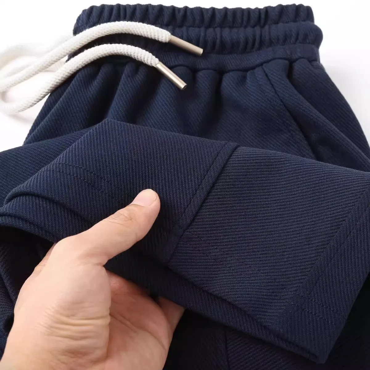 Мужские свободные спортивные повседневные брюки American Sle Heavyweight Twill Cotton 260 г orts с высокой талией и прямыми штанинами
Мужские свободные спортивные повседневные брюки American Sle Heavyweight Twill Cotton 260 г orts с высокой талией и прямыми штанинами