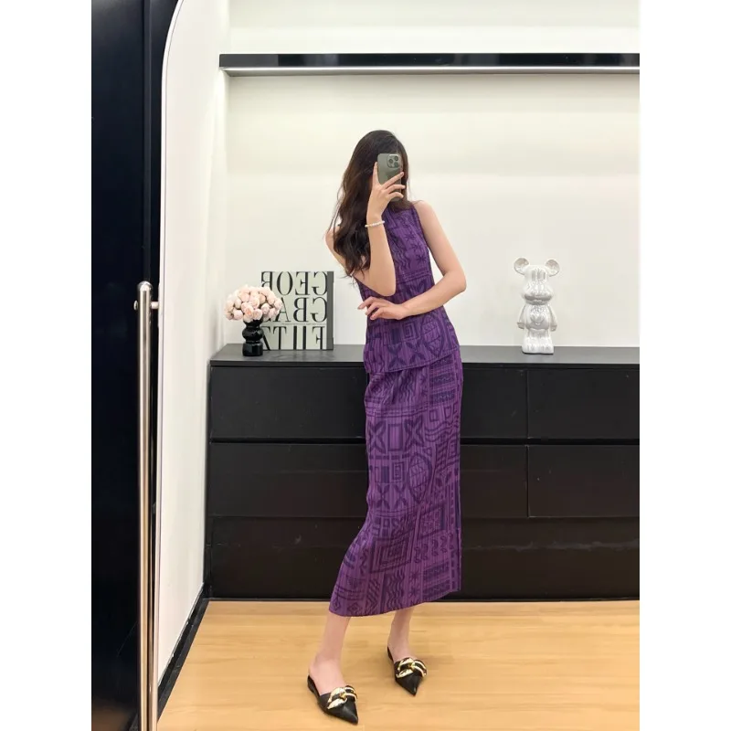 Important Occasion Women Suit Round Neck Sleeveless Slim Stretch T-Shirt Geometric Pattern Printed Design Elegant Half Skirt
Important Occasion Women Suit Round Neck Sleeveless Slim Stretch T-Shirt Geometric Pattern Printed Design Elegant Half Skirt