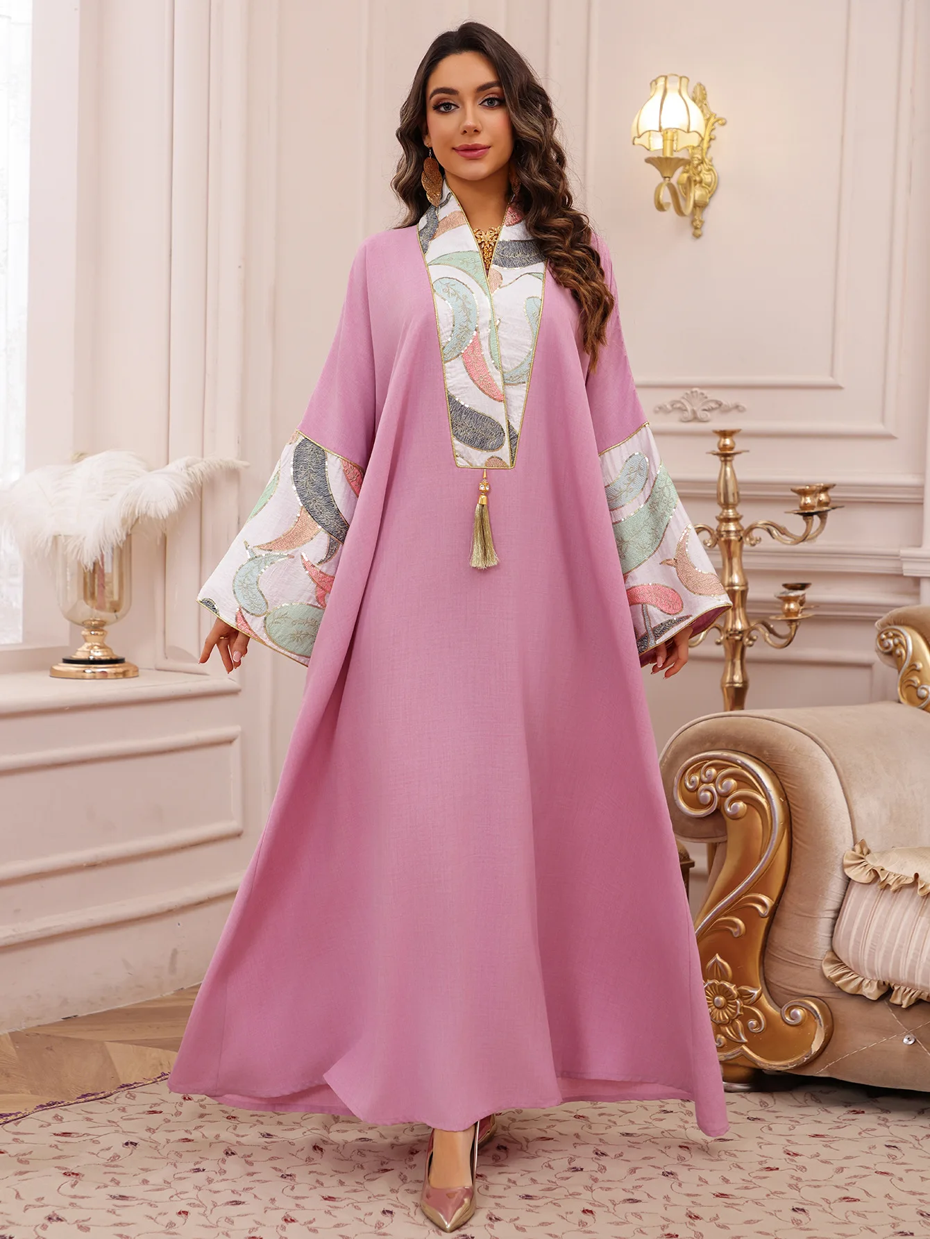 Dubai Dubai Embroidery Abayas Kaftan for Women Muslim Dress Tassel Jalabiya Caftan Musulmane Femme Arab Robe Islam Clothing Gown
Dubai Dubai Embroidery Abayas Kaftan for Women Muslim Dress Tassel Jalabiya Caftan Musulmane Femme Arab Robe Islam Clothing Gown