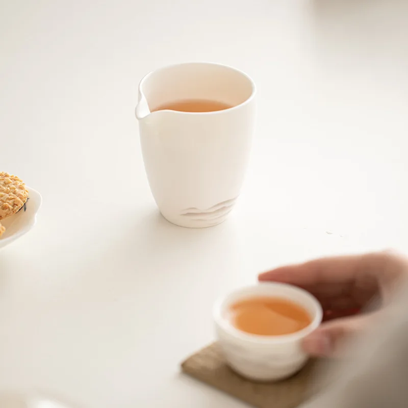White Porcelain Jade Ceramic Fair Cup Gong Dao Bei Tea Serving Pot Mug Kung Fu Utensils Household Minimalist Non-Scalding
White Porcelain Jade Ceramic Fair Cup Gong Dao Bei Tea Serving Pot Mug Kung Fu Utensils Household Minimalist Non-Scalding