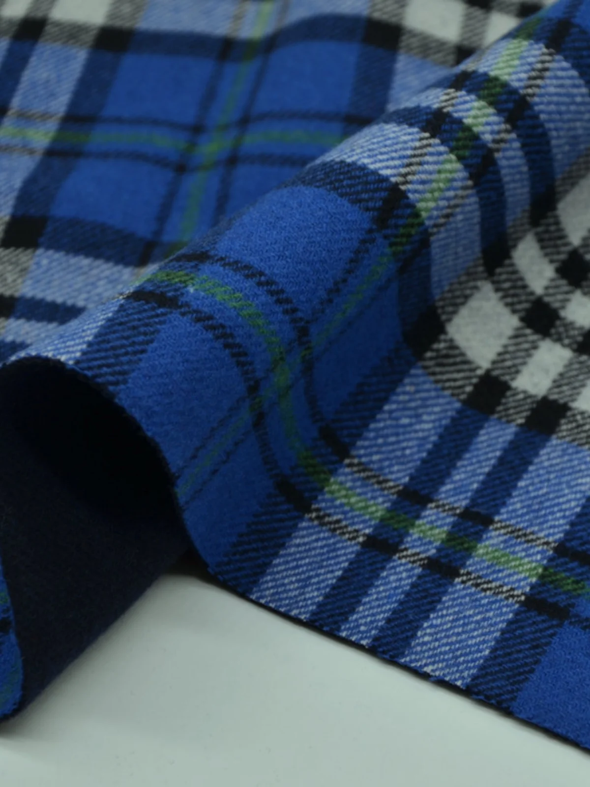 Double-Sided Woolen Fabric Tearable Plaid Color Winter Coat Style 685g/m2 Home Sponge Pad DIY Handcraft Material
Double-Sided Woolen Fabric Tearable Plaid Color Winter Coat Style 685g/m2 Home Sponge Pad DIY Handcraft Material