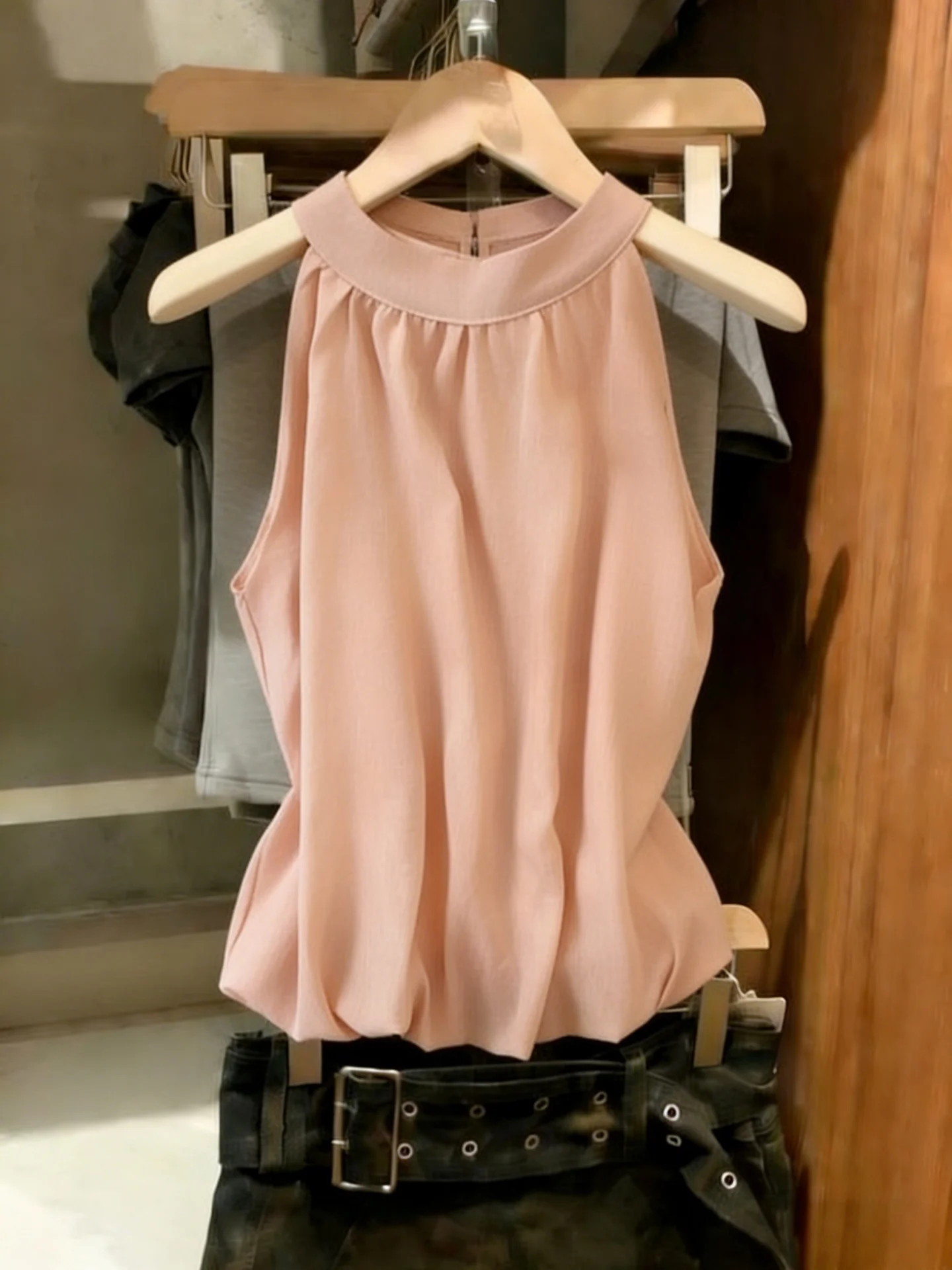 Sweet Style off Shoulder Chiffon Top Women's Sleeveless Summer New Fashion Doll Shirt Slimming Flower Bud Top Casual Wear
Sweet Style off Shoulder Chiffon Top Women's Sleeveless Summer New Fashion Doll Shirt Slimming Flower Bud Top Casual Wear