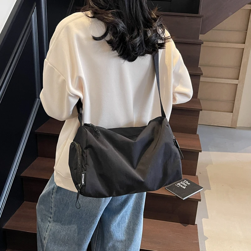 women's casual crossbody bag,Simple large-capacity commuter bag, lightweight shoulder pillow bag,Cool boy girl crossbody bag
women's casual crossbody bag,Simple large-capacity commuter bag, lightweight shoulder pillow bag,Cool boy girl crossbody bag