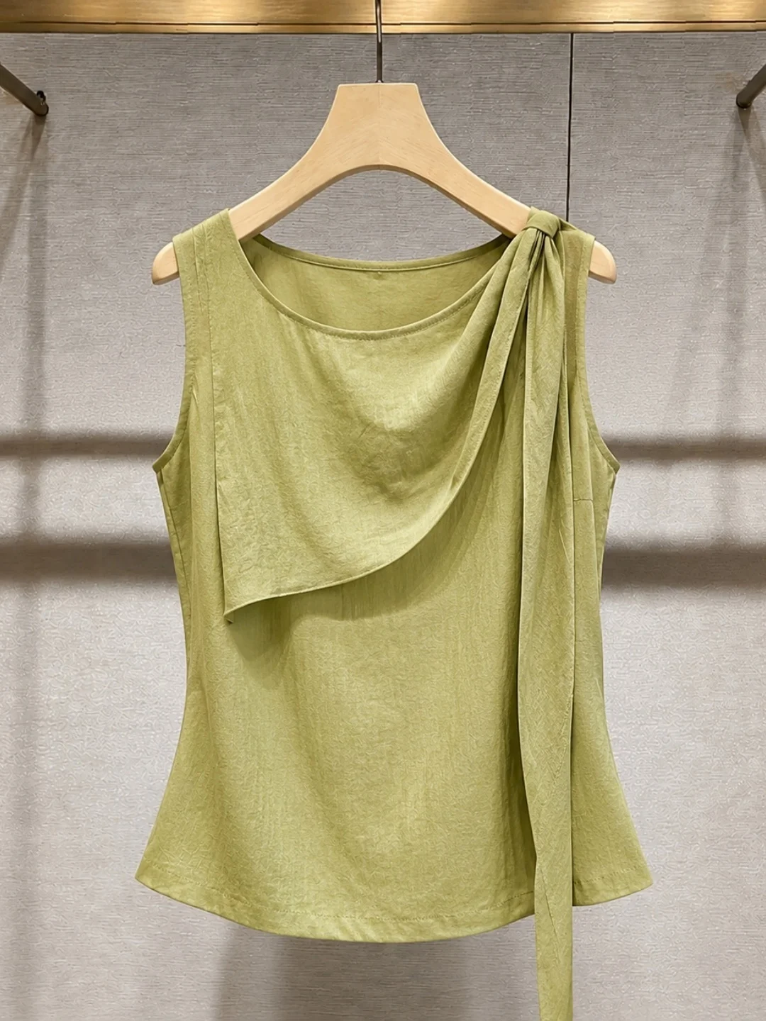 Slimming Effect Design Sense Tie Waist Lace Trim Vest Unique Stylish Sleeveless Top for Women Summer Fashion Trend
Slimming Effect Design Sense Tie Waist Lace Trim Vest Unique Stylish Sleeveless Top for Women Summer Fashion Trend