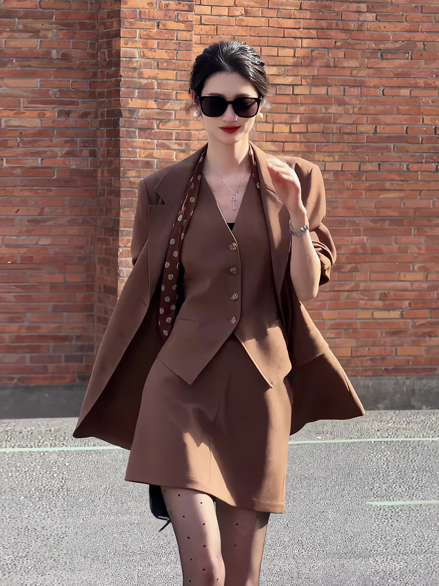 Caramel Striped Suit Set Women's Spring 2026 New High-End Feel Suit Jacket Vest Long Pants Three-piece Set Fashionable Commut...
Caramel Striped Suit Set Women's Spring 2026 New High-End Feel Suit Jacket Vest Long Pants Three-piece Set Fashionable Commut...