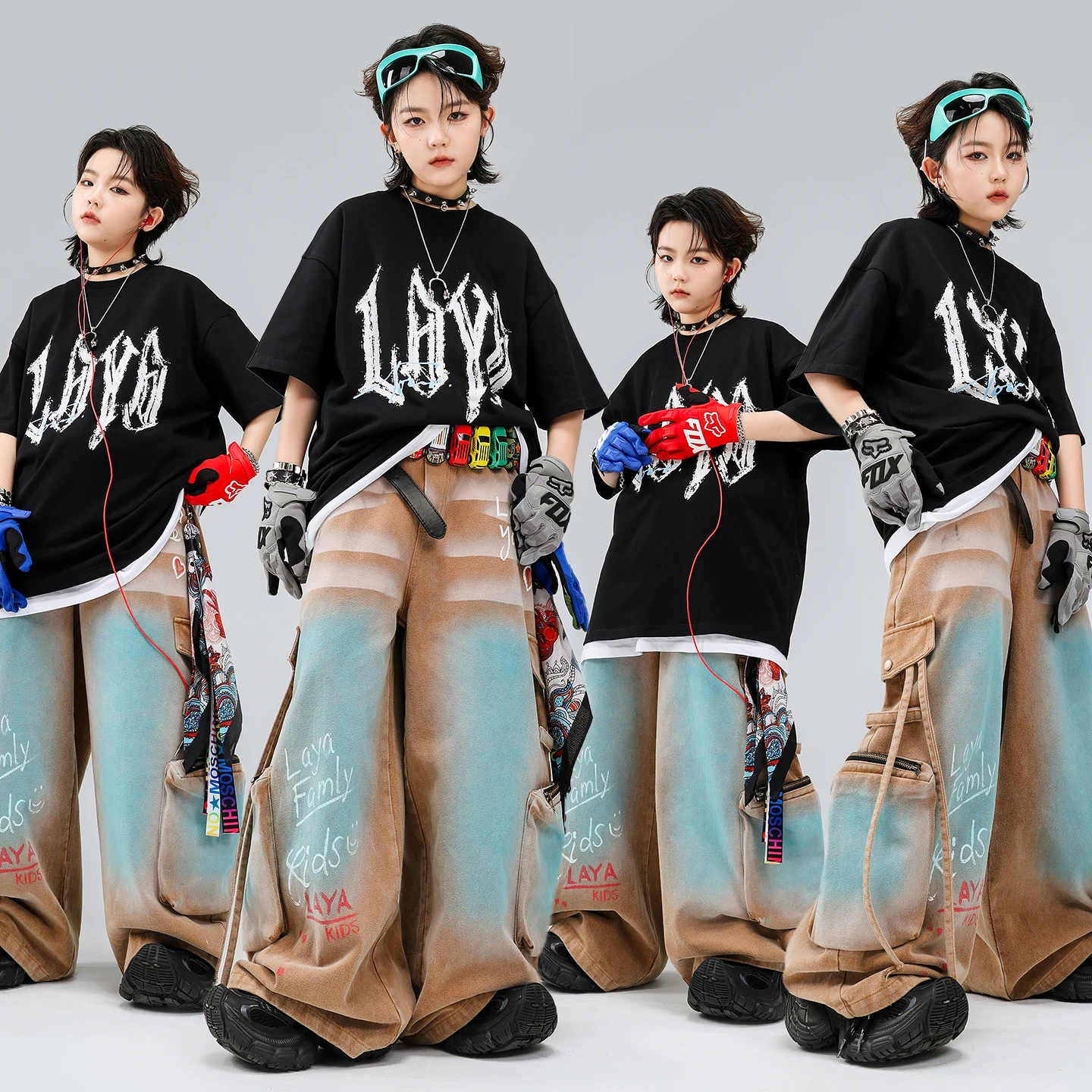 Kids Hip Hop Streetwear Outfit Graffiti Print T-Shirt Gradient Cargo Pants Set for Boys Girls Jazz Stage Wear Dance Performance
Kids Hip Hop Streetwear Outfit Graffiti Print T-Shirt Gradient Cargo Pants Set for Boys Girls Jazz Stage Wear Dance Performance
