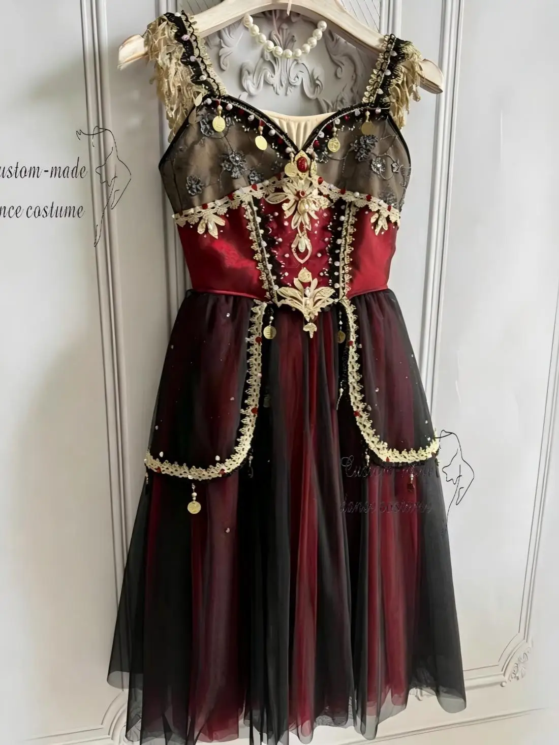 Gothic vintage burgundy-black ballet dress with coin ornaments and lace trimming, soft gradient tulle, versatile for dance trai
Gothic vintage burgundy-black ballet dress with coin ornaments and lace trimming, soft gradient tulle, versatile for dance trai