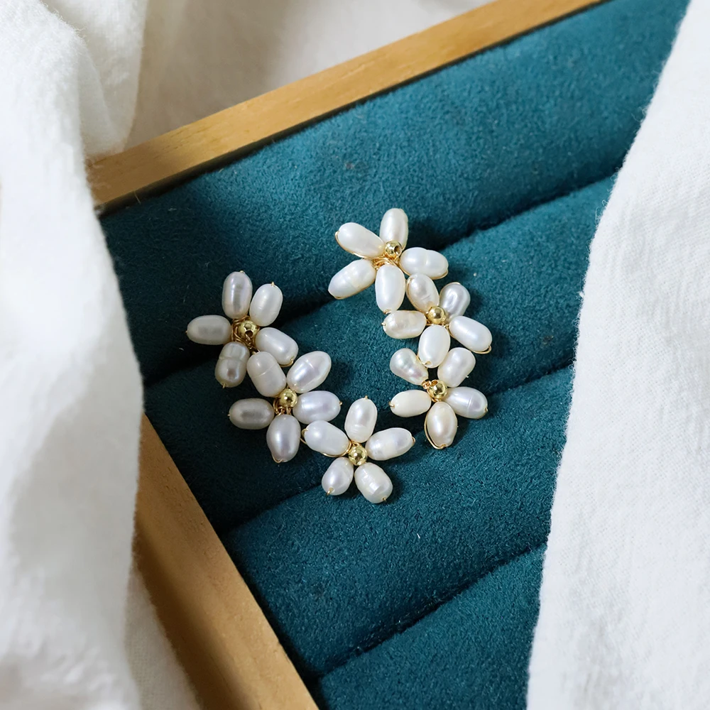 Natural Freshwater Pearl Baobao Pearl Three Flower Earring Korean Women's Luxury Jewelry Fashion Women's and Girls' Gifts GE1562
Natural Freshwater Pearl Baobao Pearl Three Flower Earring Korean Women's Luxury Jewelry Fashion Women's and Girls' Gifts GE1562
