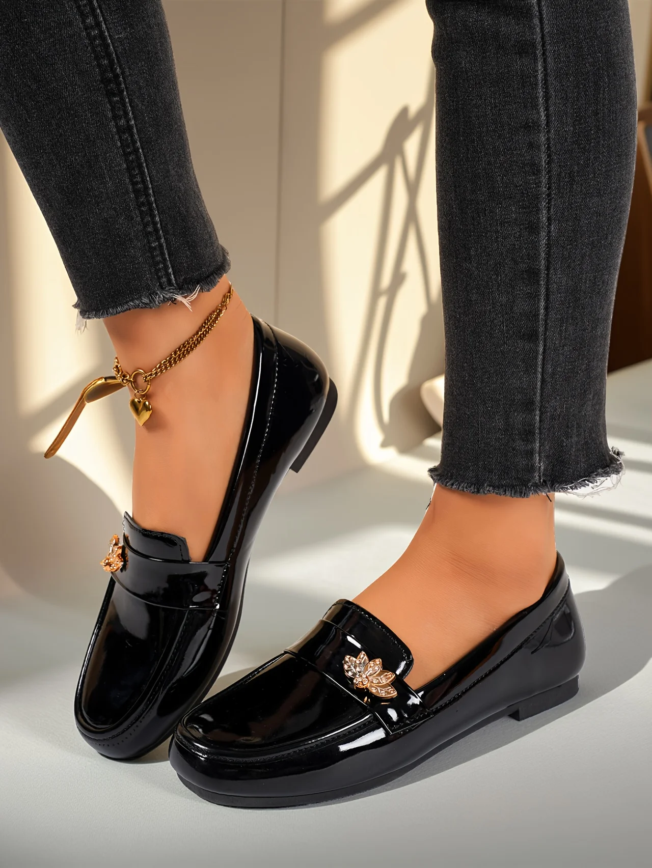 Women's fashionable loafers, slip-on shallow flats, four-season women's shoes, comfortable, soft, casual, British style
Women's fashionable loafers, slip-on shallow flats, four-season women's shoes, comfortable, soft, casual, British style