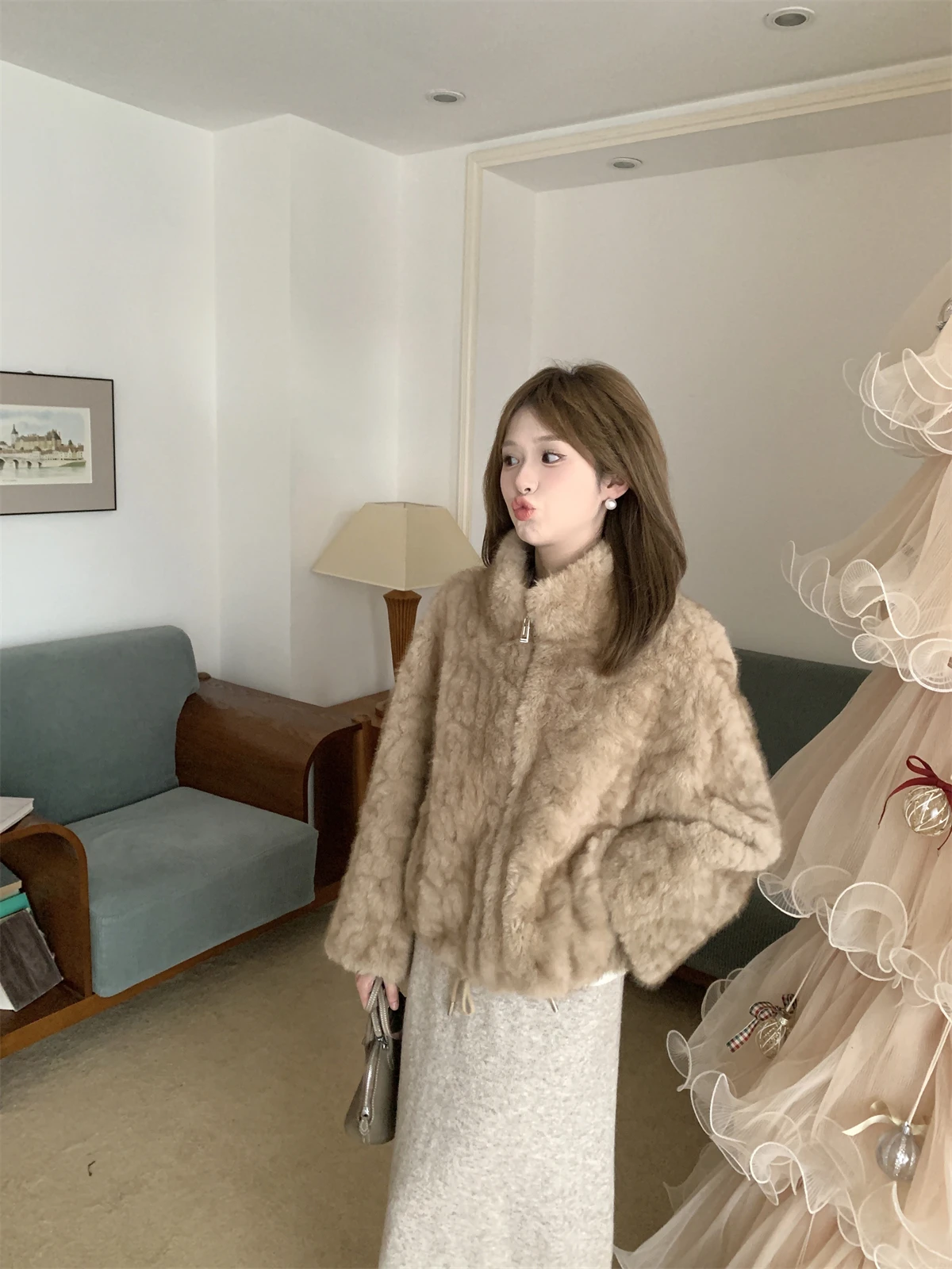 FUGUI RICH Fluffy Winter Coat Women's Thiened Loose Outerwear French Sle Polyester Fiber Straight Hem Zipper Closure
FUGUI RICH Fluffy Winter Coat Women's Thiened Loose Outerwear French Sle Polyester Fiber Straight Hem Zipper Closure