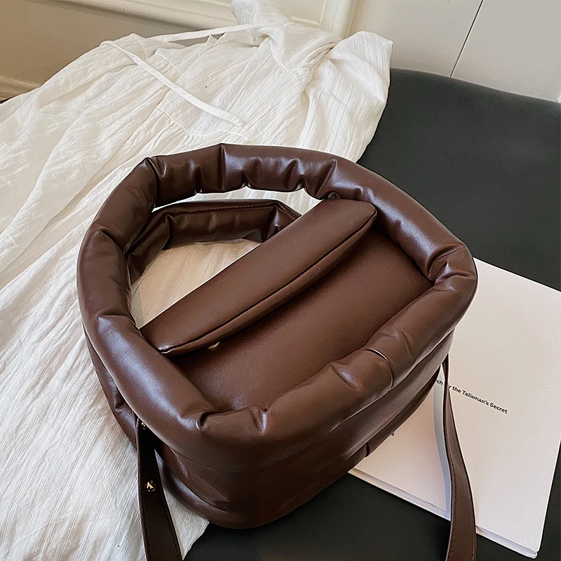Women Soft Handheld Bag Autumn Winter New Fashionable Single Shoulder Bag Female High-end Solid Leisure Versatile Crossbody Bag
Women Soft Handheld Bag Autumn Winter New Fashionable Single Shoulder Bag Female High-end Solid Leisure Versatile Crossbody Bag