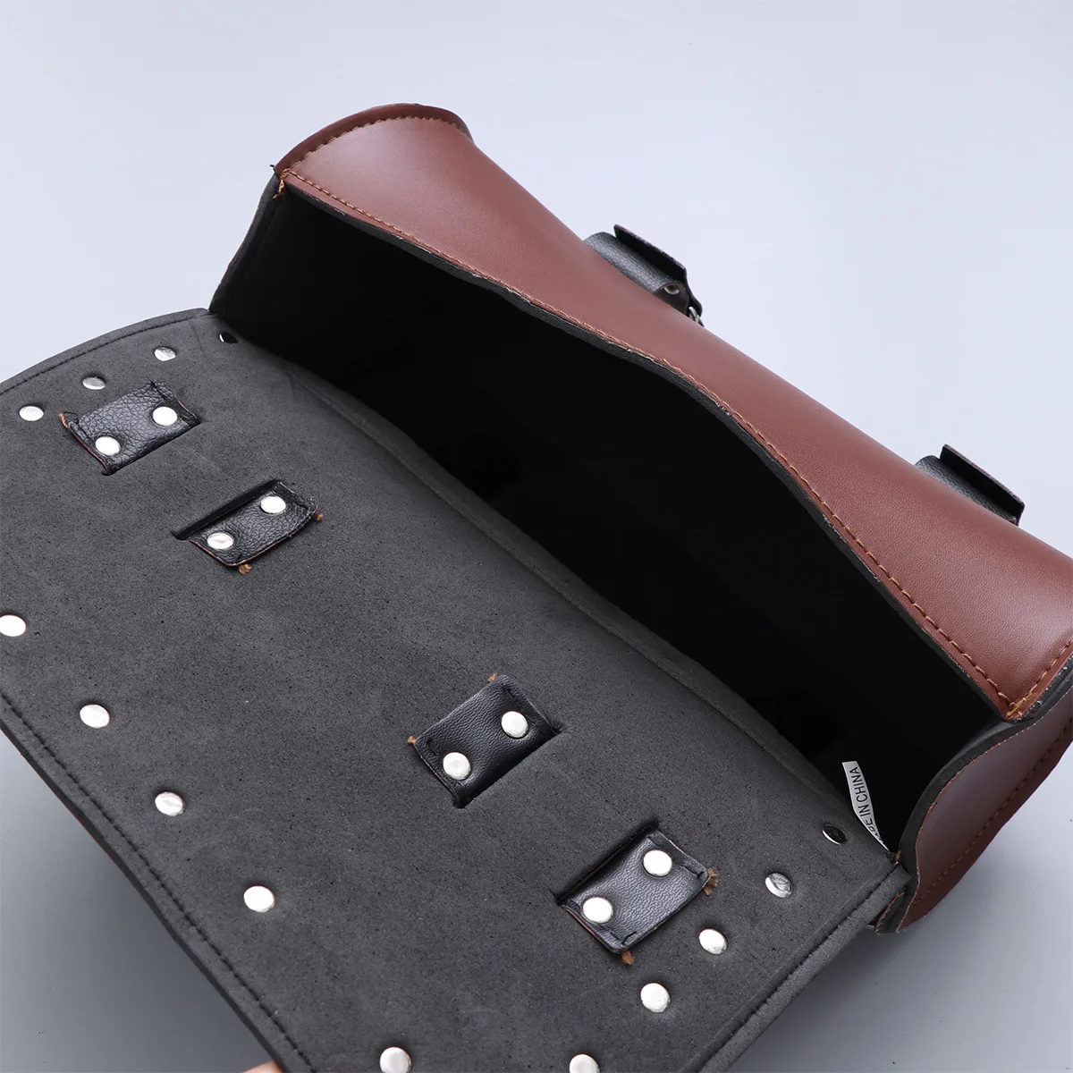 Motorcycle Handlebar Bag Pu Waterproof Storage Pack For Cruiser Weatherproof Rivet Bag For Keys Cellphone
Motorcycle Handlebar Bag Pu Waterproof Storage Pack For Cruiser Weatherproof Rivet Bag For Keys Cellphone