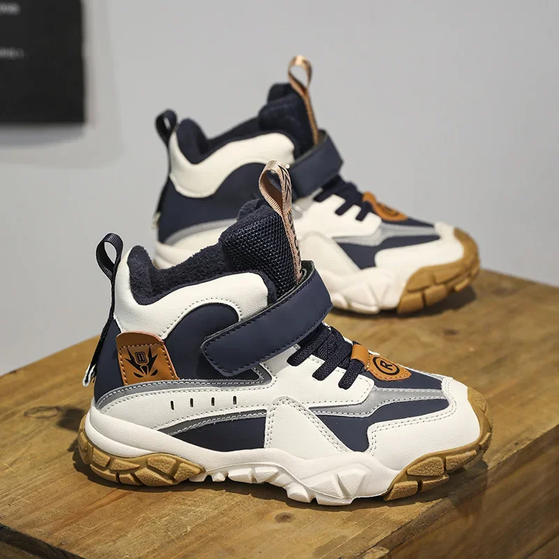 Autumn and winter children's new casual cotton shoes plus velvet and thickened snow boots to keep warm and non-slip
Autumn and winter children's new casual cotton shoes plus velvet and thickened snow boots to keep warm and non-slip