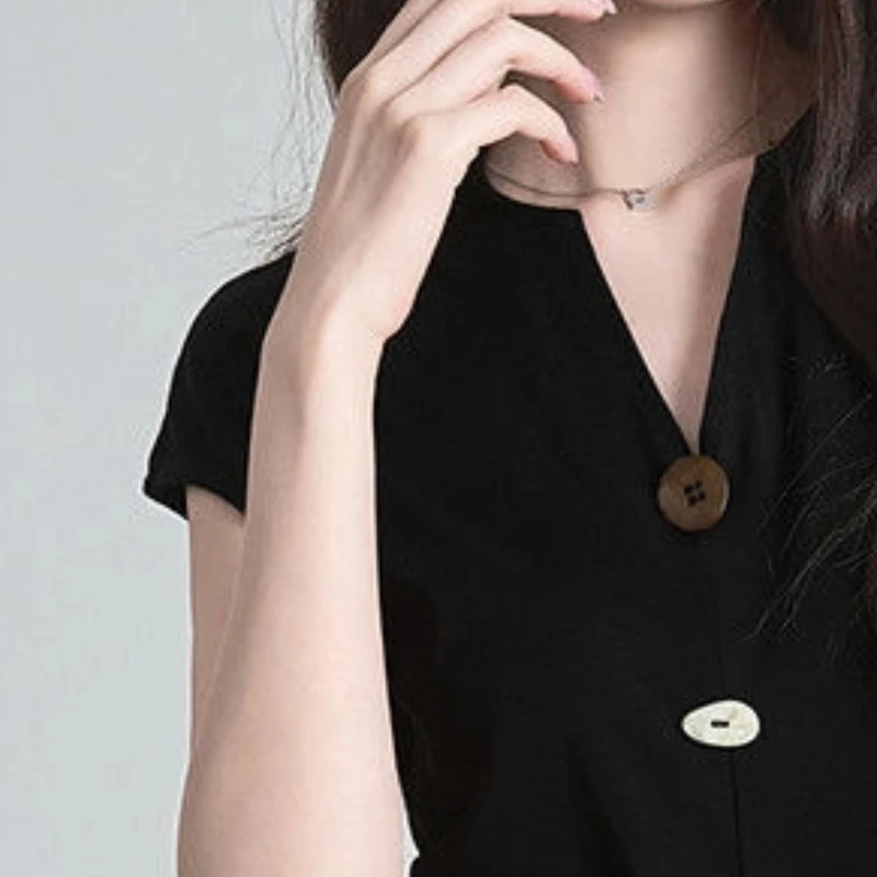 Summer 2025 New Hot Girl Short-sleeved T-shirt Women's Slim Fit Versatile Design Tops Women
Summer 2025 New Hot Girl Short-sleeved T-shirt Women's Slim Fit Versatile Design Tops Women